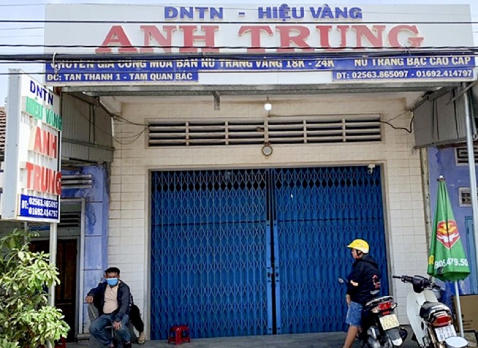 Bình Định Chủ tiệm kim hoàn báo mất trộm 300 lượng vàng
