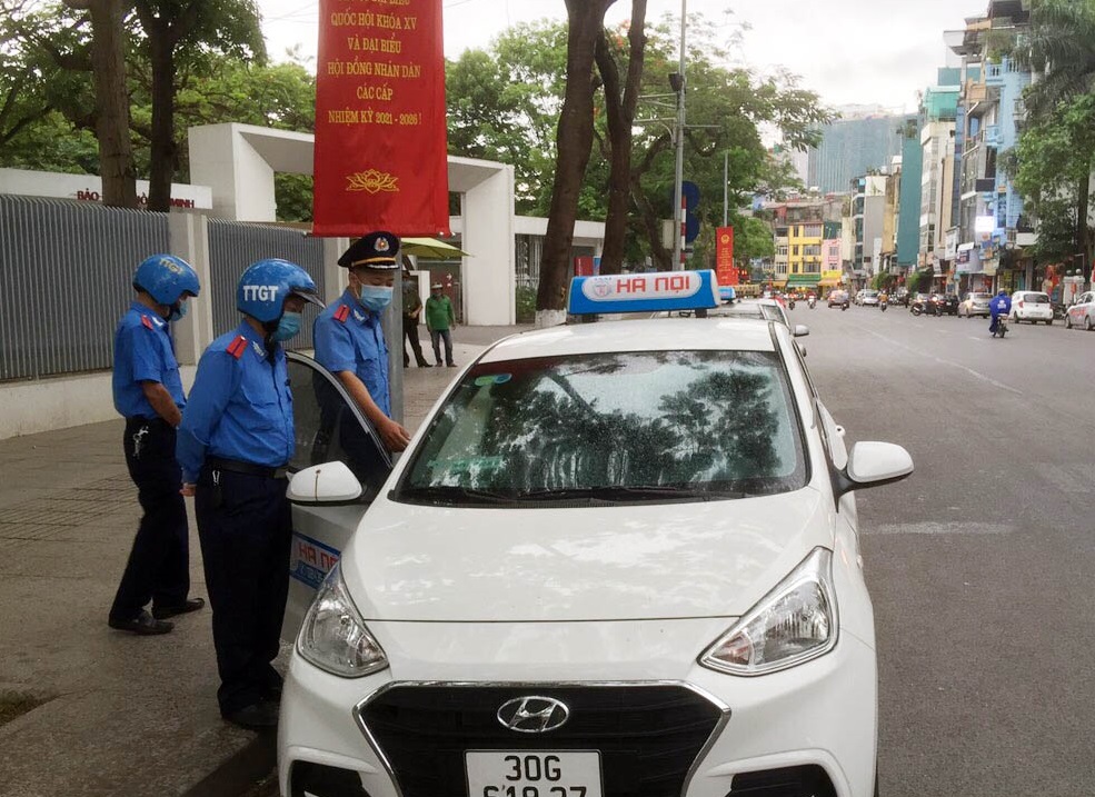 Hà Nội Xử phạt tài xế taxi chặt chém du khách lấy tiền gấp 5 lần