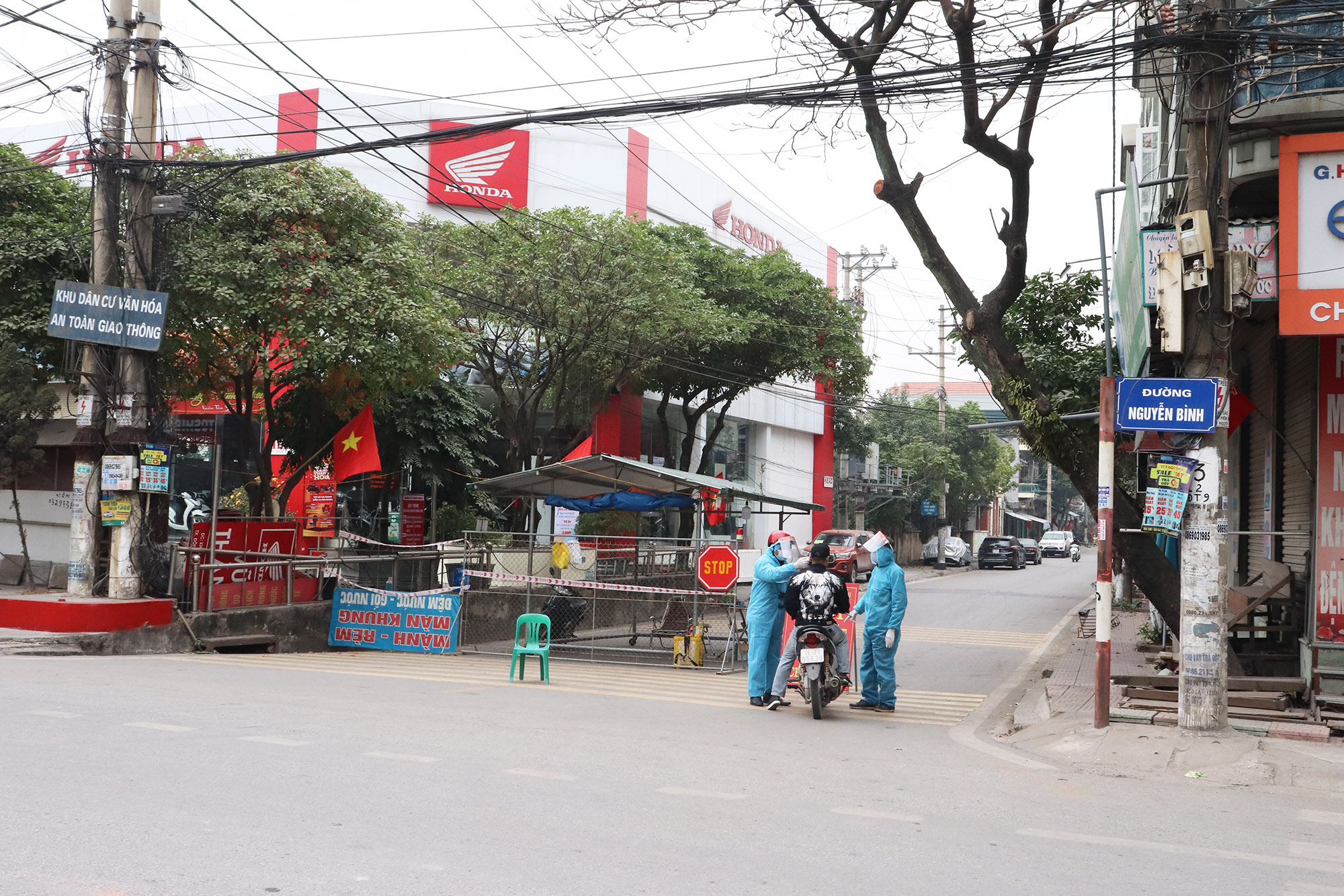 Quảng Ninh cấm tụ tập quá 10 người ở nơi công cộng