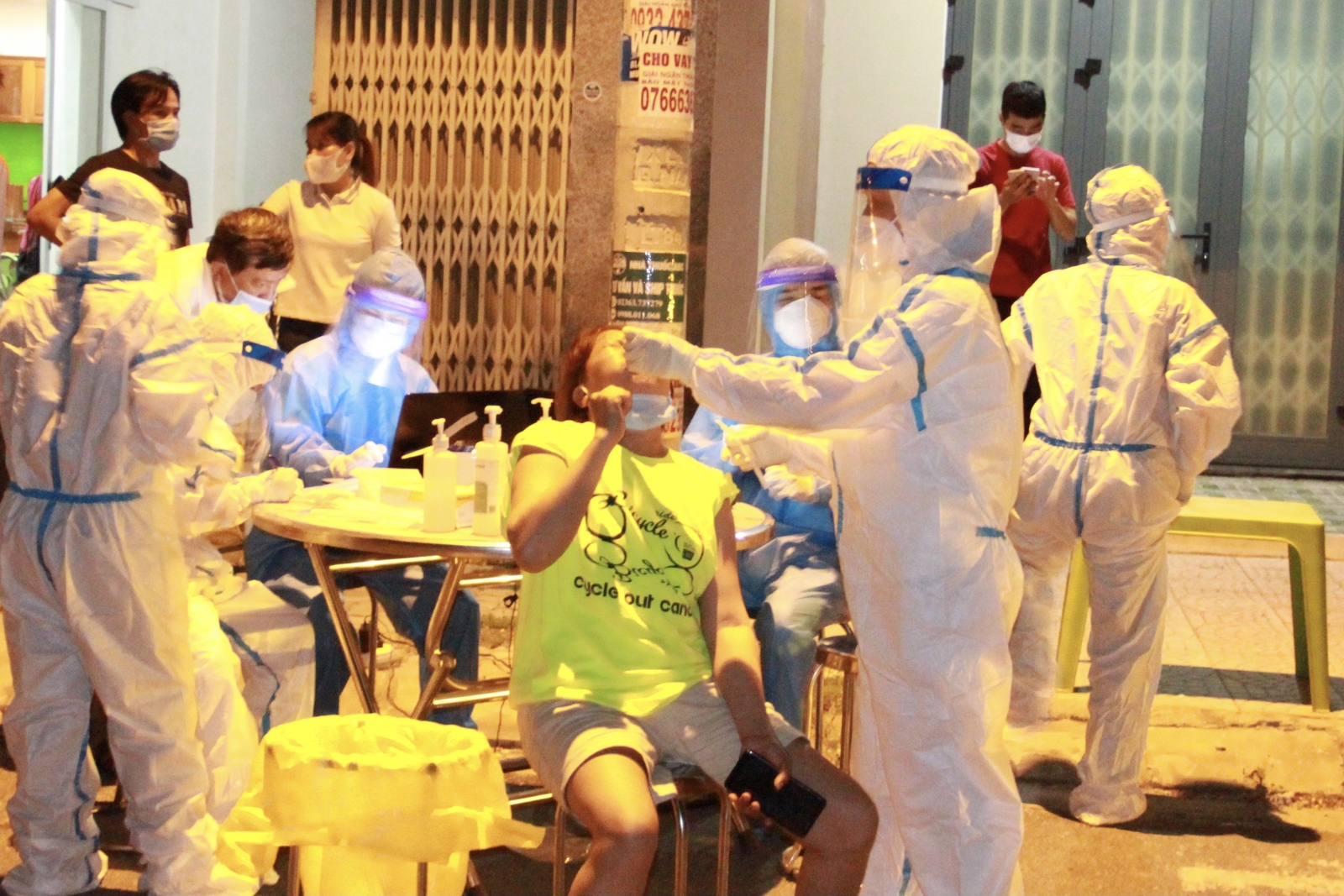 KHẨN Đà Nẵng tìm người từng đến quán mỳ Quảng có bà chủ dương tính SARS-CoV-2