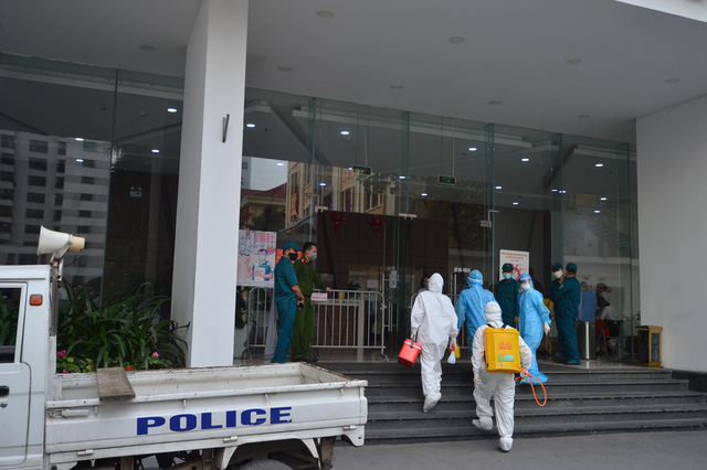 Thêm 2 F1 của cựu Giám đốc Hacinco ở KĐT Đại Kim và Royal City dương tính với COVID-19