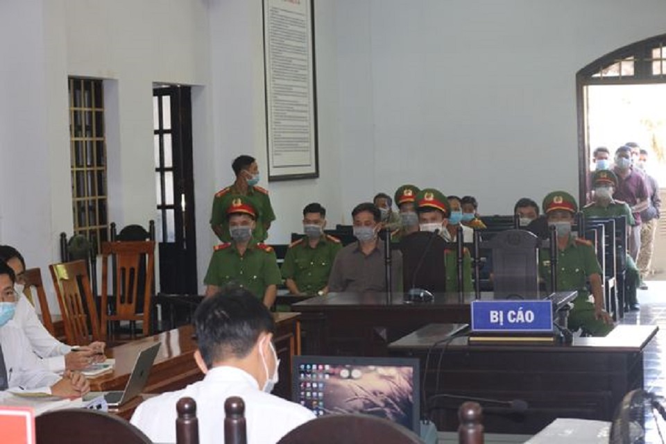 Hoãn xét xử vụ cựu bí thư xã giết em họ, đốt xác phi tang