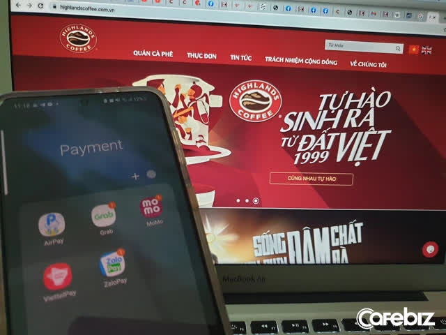 Chuỗi Highlands Coffee lần đầu tiên bắt tay với một ví điện tử cho phép thanh toán quét mã QR Code