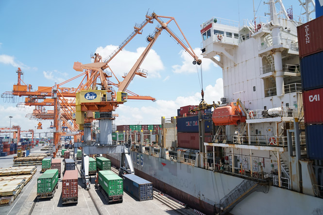 Đề xuất nâng mức phạt hành vi không công khai giá dịch vụ tại cảng biển