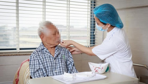 TP.HCM khuyến cáo người trên 60 tuổi hạn chế đi ra đường