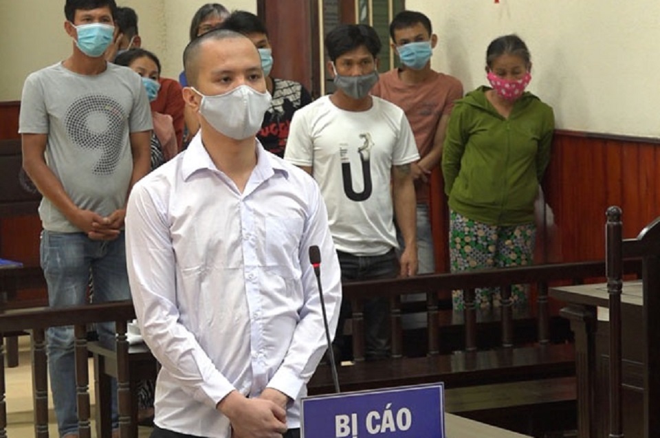 Bình Định Đòi tiền bị chửi, chủ nợ cầm dao truy sát con nợ