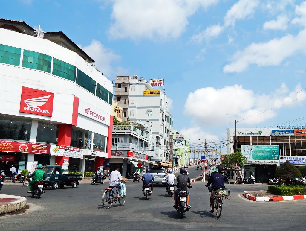 Bạc Liêu dừng các hoạt động tập trung trên 10 người, tạm hoãn tuyển sinh vào 10,...sau khi ghi nhận ca nhiễm Covid-19