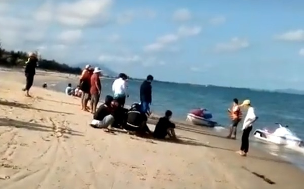 Thanh niên ở Bình Thuận mất tích trên biển khi cứu 3 bạn đuối nước