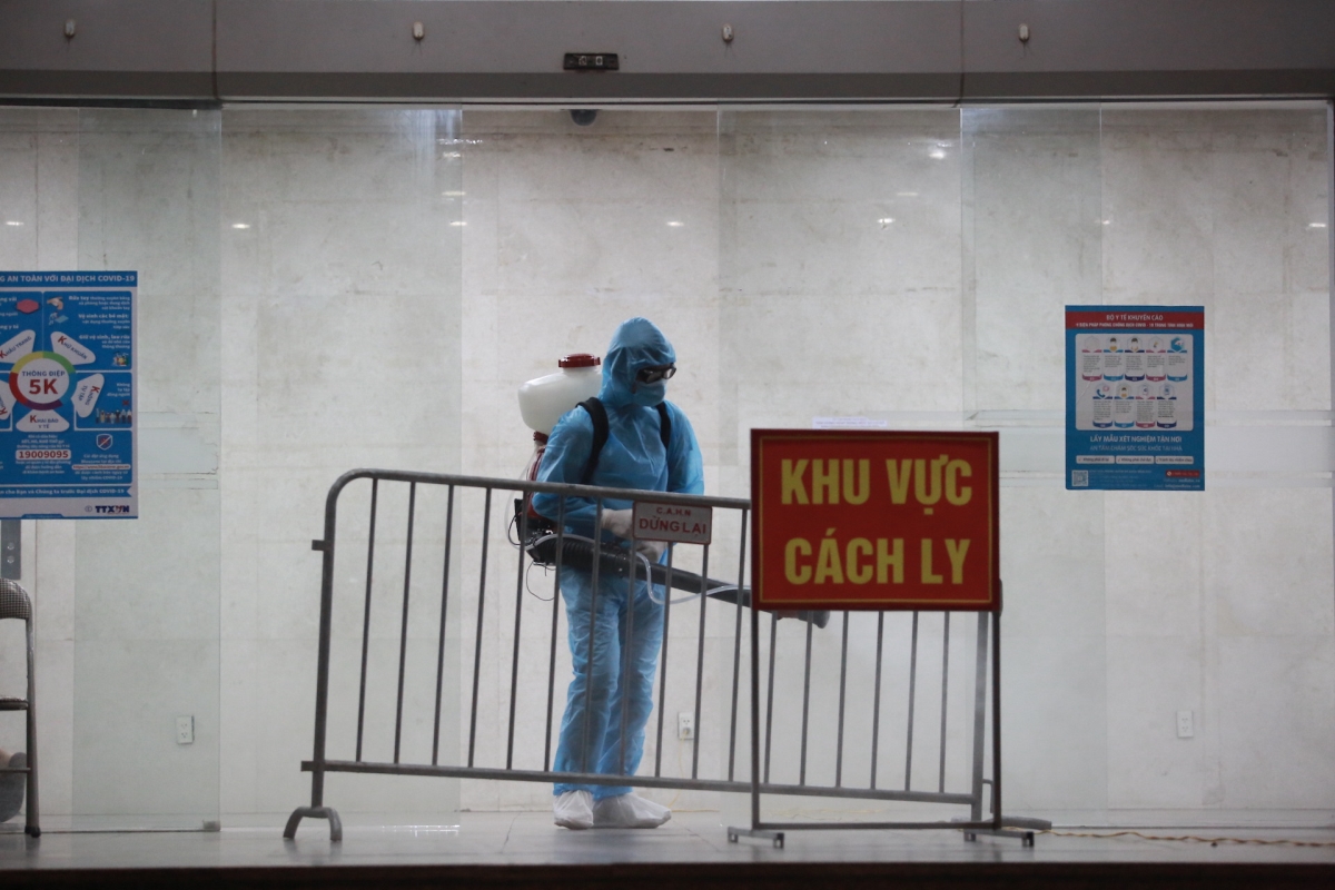 Hà Nội Phong tỏa tạm thời tòa Park 7 và chung cư Hemisco Xa La