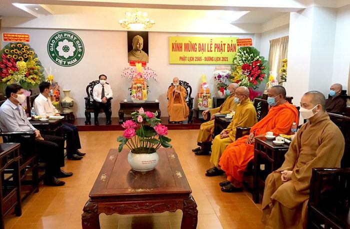 Đề nghị tạm dừng mọi sinh hoạt tôn giáo trên cả nước