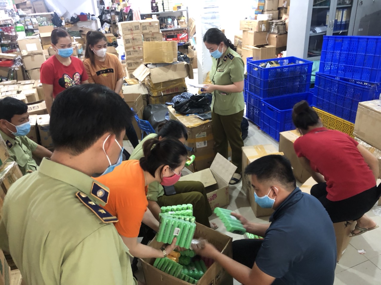 Tạm giữ gần 40.000 sản phẩm mỹ phẩm, thực phẩm chức năng không có hóa đơn, chứng từ