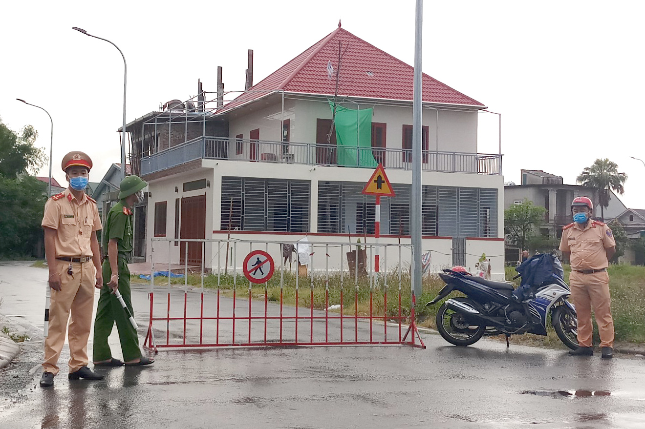 Hà Tĩnh lấy mẫu xét nghiệm 2.300 người trong khu vực phong tỏa