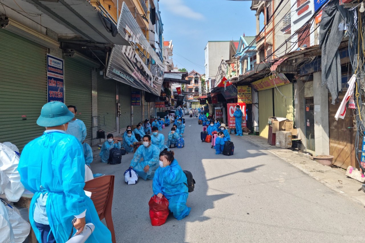 Bắc Giang di chuyển hàng nghìn công nhân ra khỏi tâm dịch Núi Hiểu