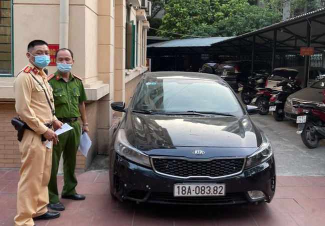 Phạt 10 triệu đồng tài xế sử dụng tem kiểm định giả mua trên mạng