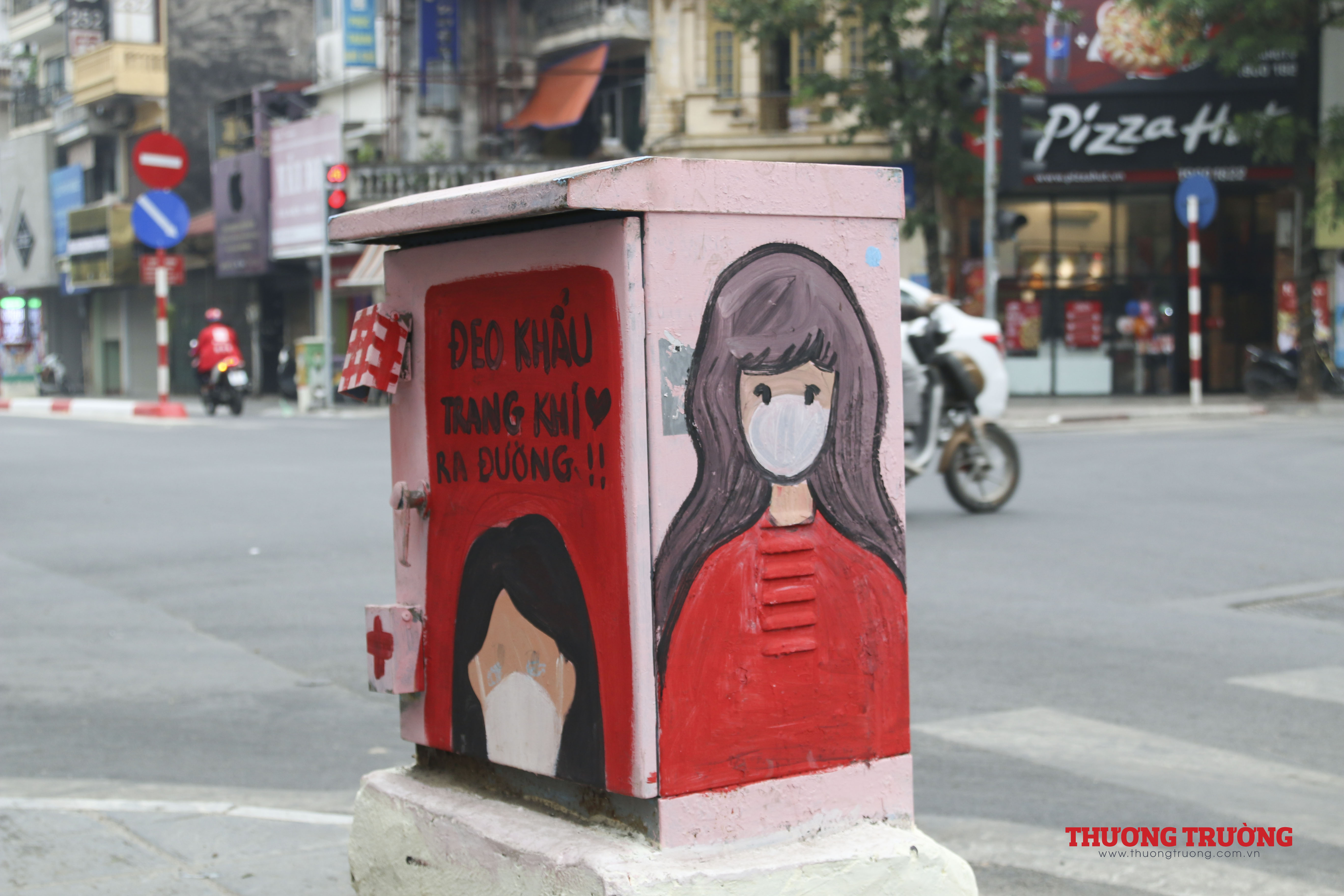 Hà Nội Độc đáo bốt điện vẽ tranh cổ động phòng, chống dịch COVID-19