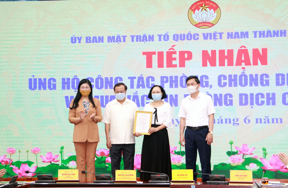 Hà Nội tiếp nhận hơn 20 tỷ đồng ủng hộ mua vaccine Covid-19