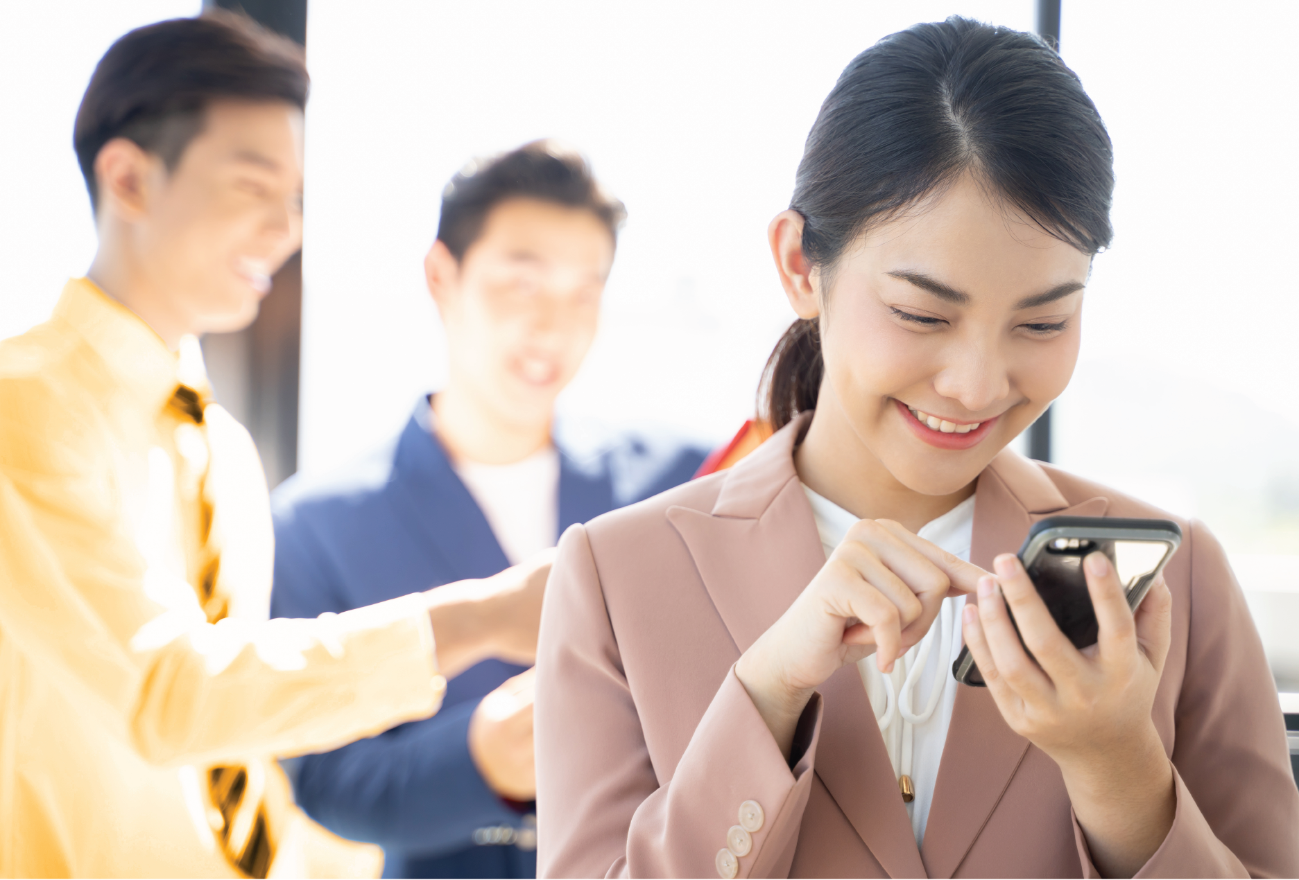 Cài app dễ dàng, khách hàng doanh nghiệp nhận muôn vàn ưu đãi từ BAC A BANK