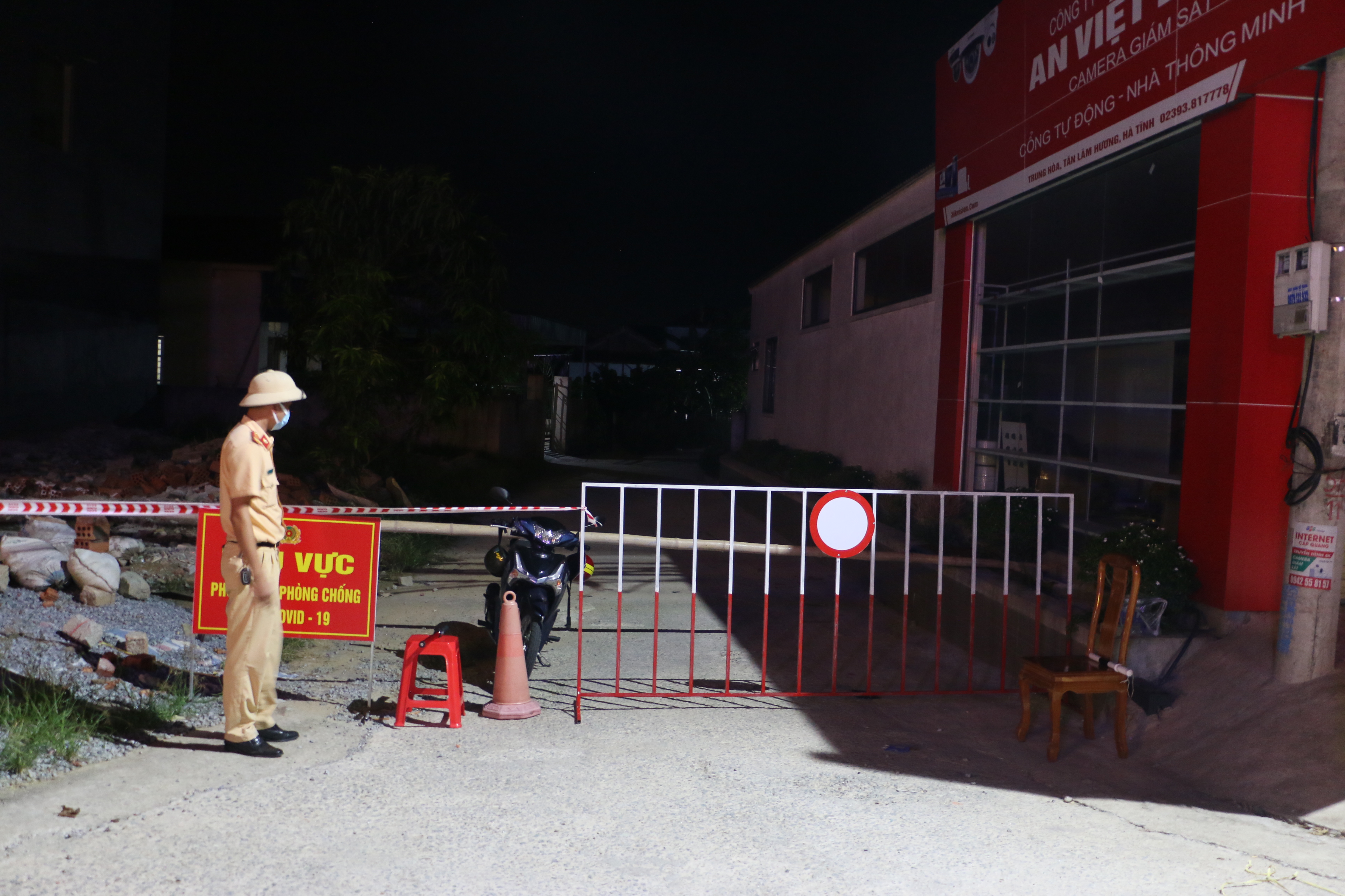 Hà Tĩnh Cách ly hơn 4.000 hộ gần gia đình có 3 người nhiễm Covid-19