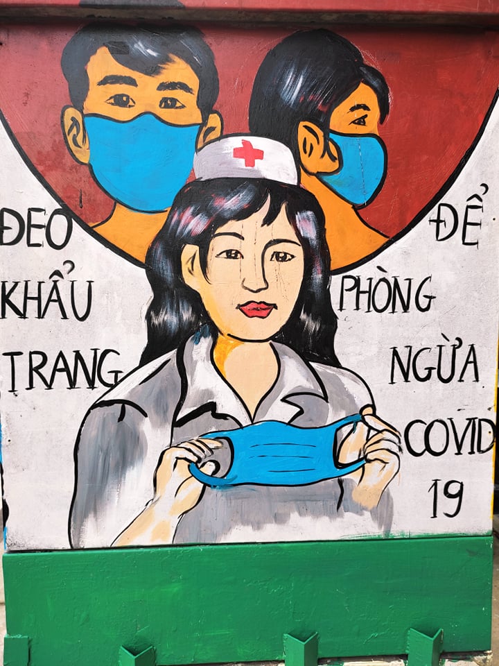 Hà Nội Bốt điện diện áo mới cổ động phòng chống dịch Covid-19