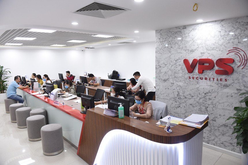 VPS bất ngờ thông báo thu phí dịch vụ hệ thống, nhiều khách hàng bức xúc 