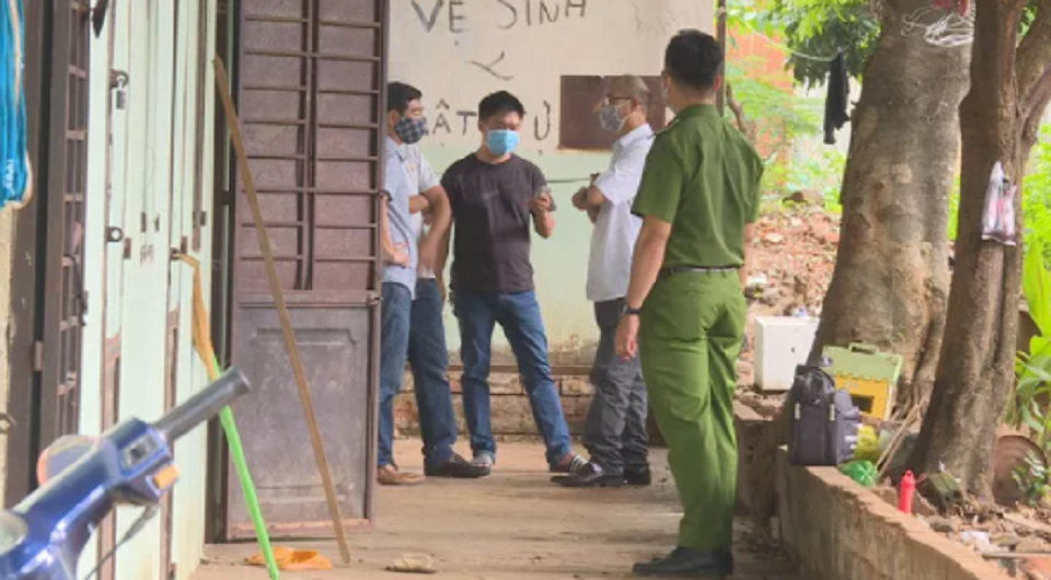 Đắk Lắk Mẹ tử vong trong phòng trọ, con 1 tuổi sùi bọt mép bò ra cửa gào khóc 