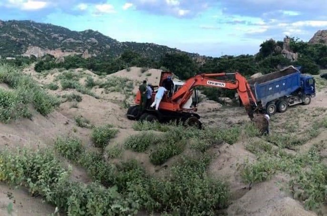 NINH THUẬN Hàng ngàn m3 cát bị khai thác trái phép, chính quyền không biết!