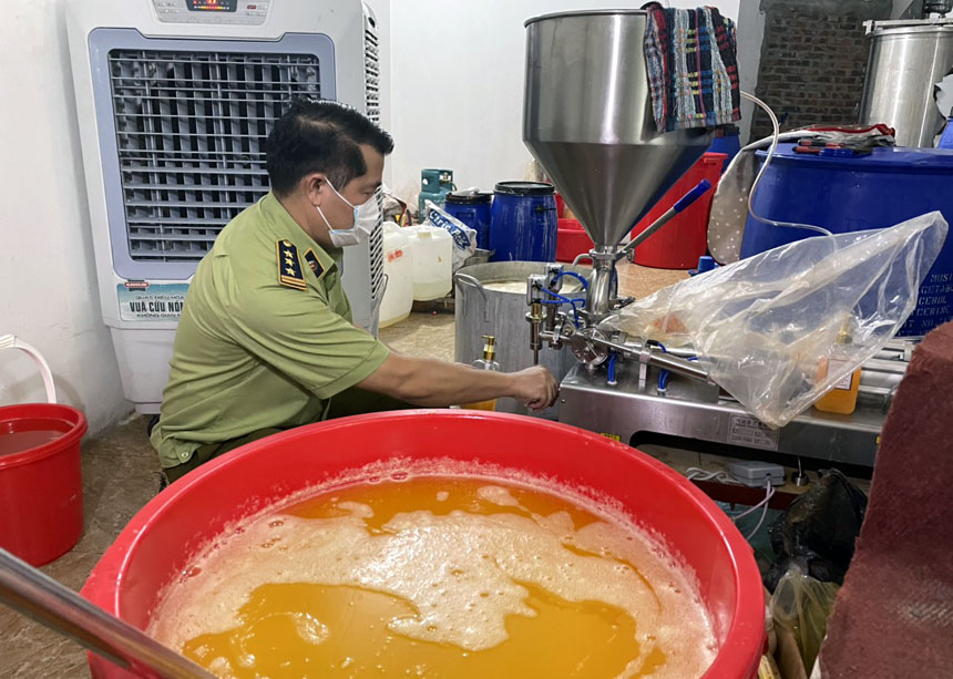 Hà Nội Phát hiện xưởng mỹ phẩm có dấu hiệu giả mạo nhiều nhãn hiệu nổi tiếng