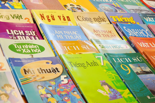 Bắt tạm giam 7 bị can liên quan đến đường dây sản xuất, buôn bán sách giáo khoa giả