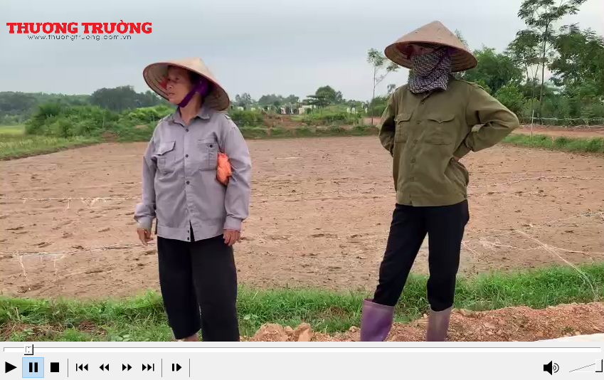 Không đảm bảo độ dày theo thiết kế, đường bê tông tại xã Cẩm Lĩnh mới thi công đã “nứt toác”