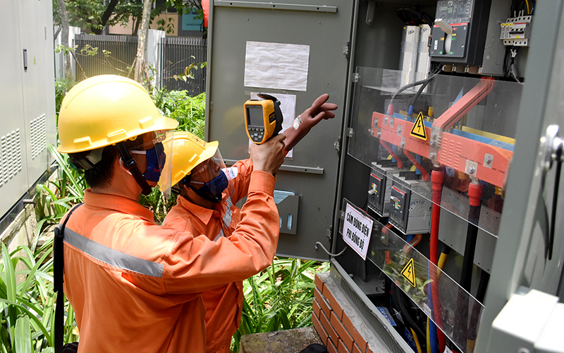 Tiền điện sinh hoạt tăng đột biến trong mùa nắng nóng