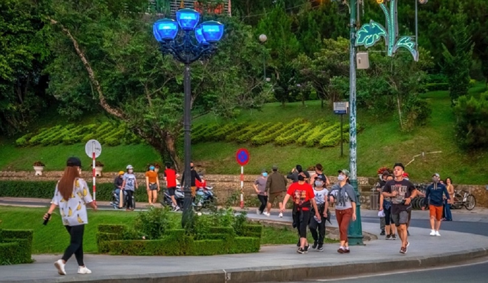 Lâm Đồng tạm dừng dịch vụ làm đẹp, tập thể dục nơi công cộng
