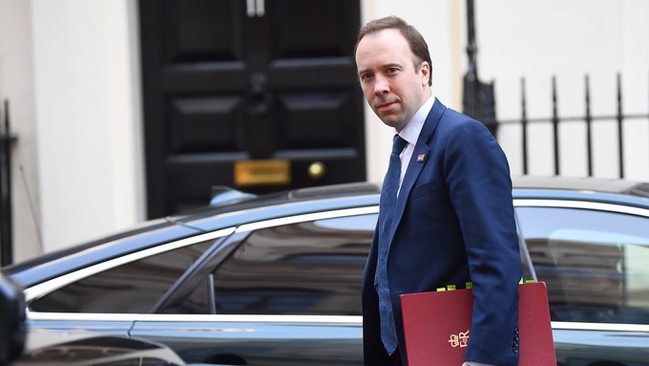 Bộ trưởng Y tế Anh từ chức do liên quan đến vi phạm cách ly chống dịch