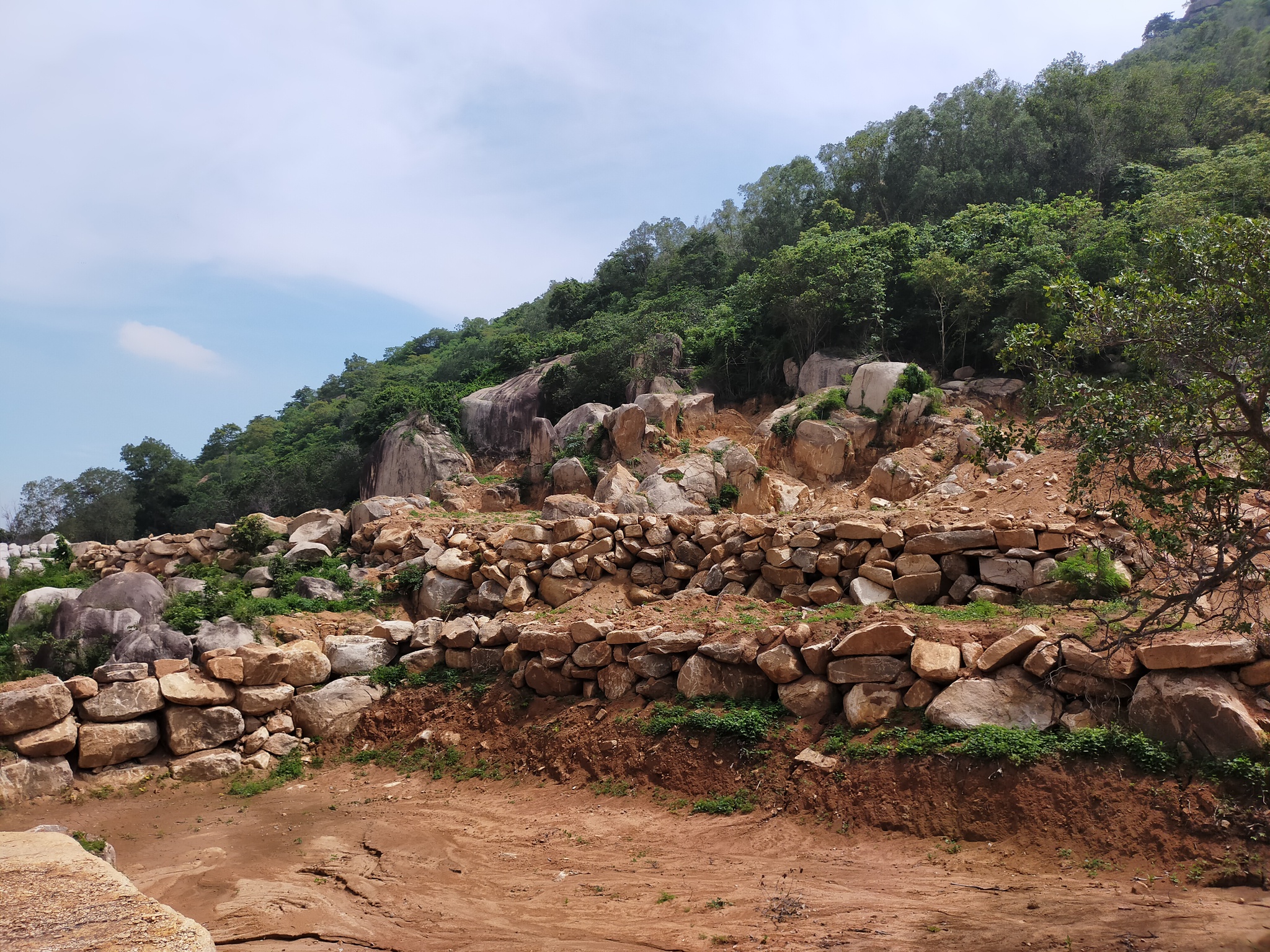 Bà Rịa - Vũng Tàu Khởi tố vụ án núi Thị Vải bị “xẻ thịt”