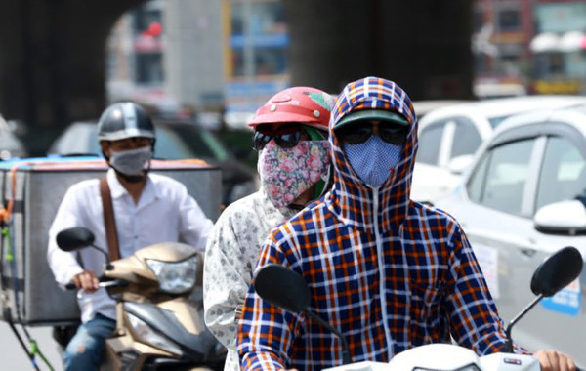 Nắng nóng diện rộng ở khu vực Bắc Bộ và Trung Bộ có khả năng kéo dài