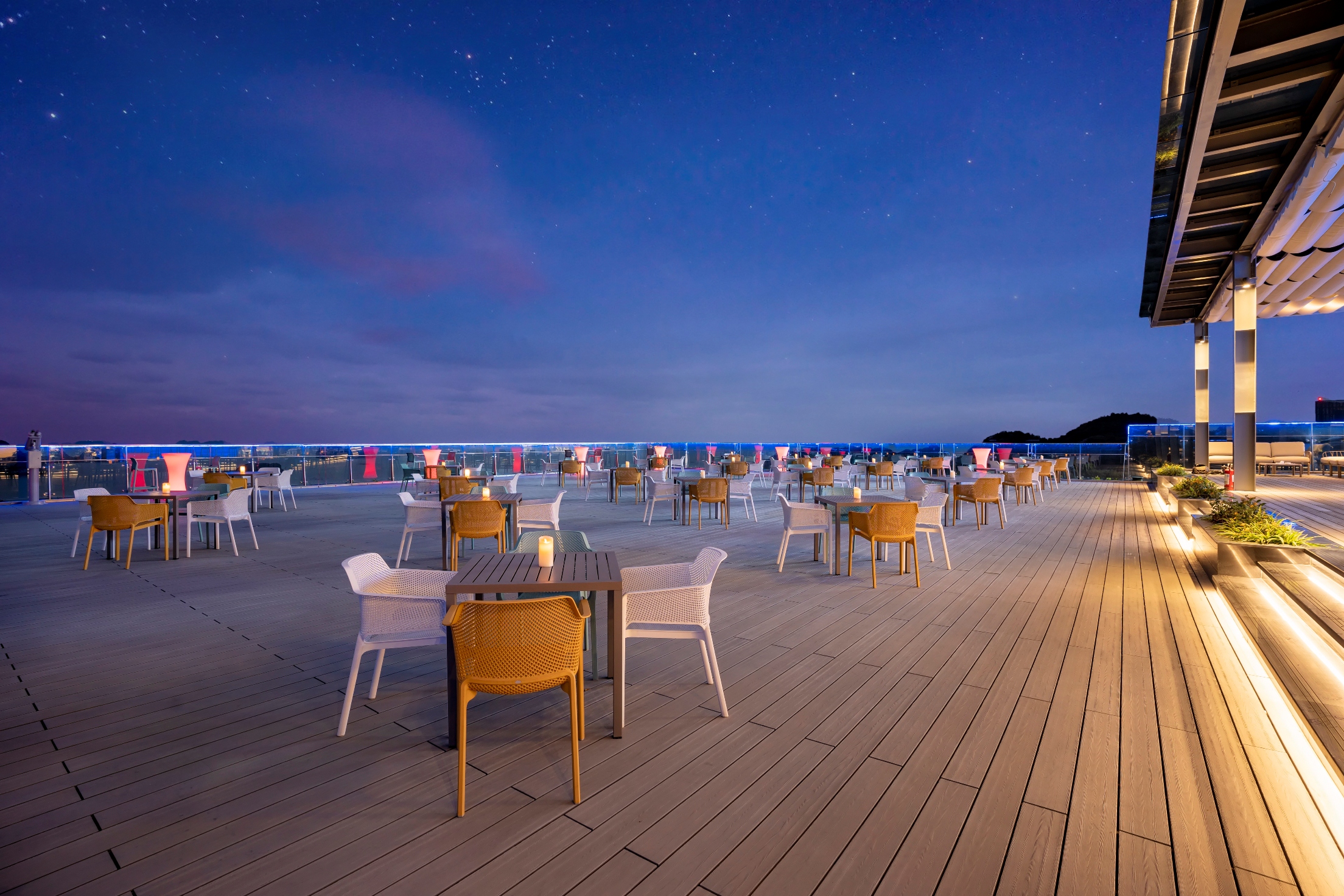 Top 5 quán bar trên cao độc đáo nhất hành tinh Tự hào vịnh Lan Hạ