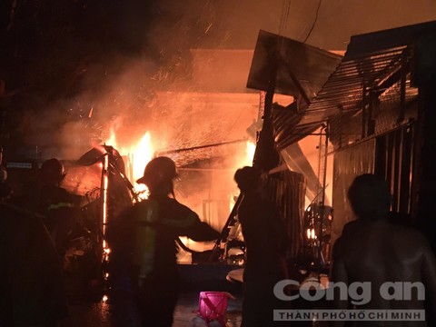 TP Thủ Đức Cháy nhà ở khu đang bị cách ly, một phụ nữ tử vong