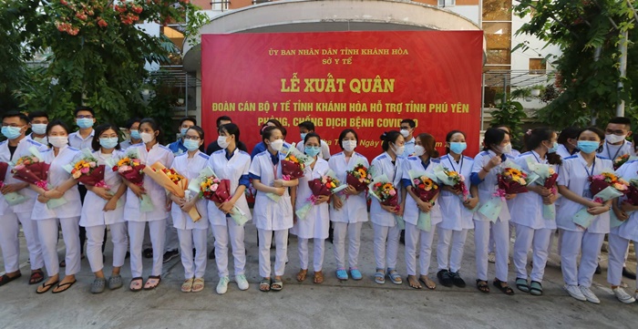 Khánh Hoà tăng cường y, bác sĩ cho Phú Yên phòng chống dịch Covid-19