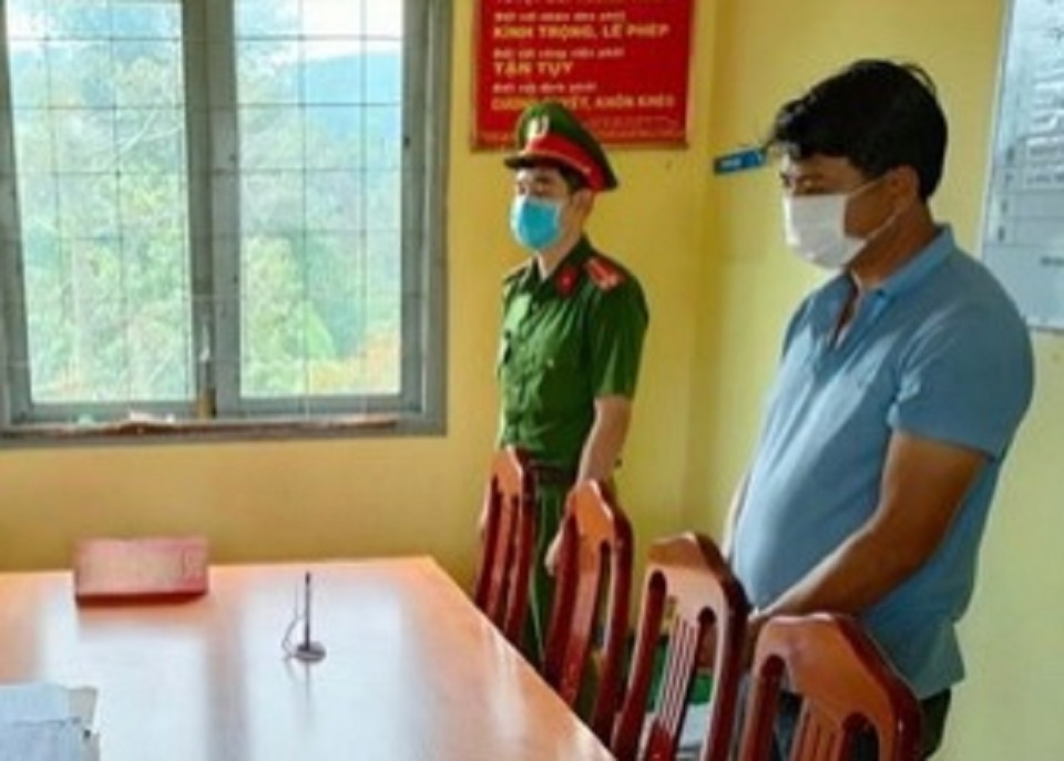 Lâm Đồng Bắt giam kẻ chống đối tổ công tác phòng chống Covid-19