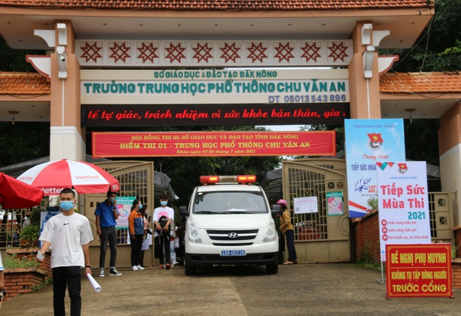 Đắk Nông 2 nữ sinh đi cấp cứu vào sáng ngày thứ hai thi tốt nghiệp THPT Quốc gia