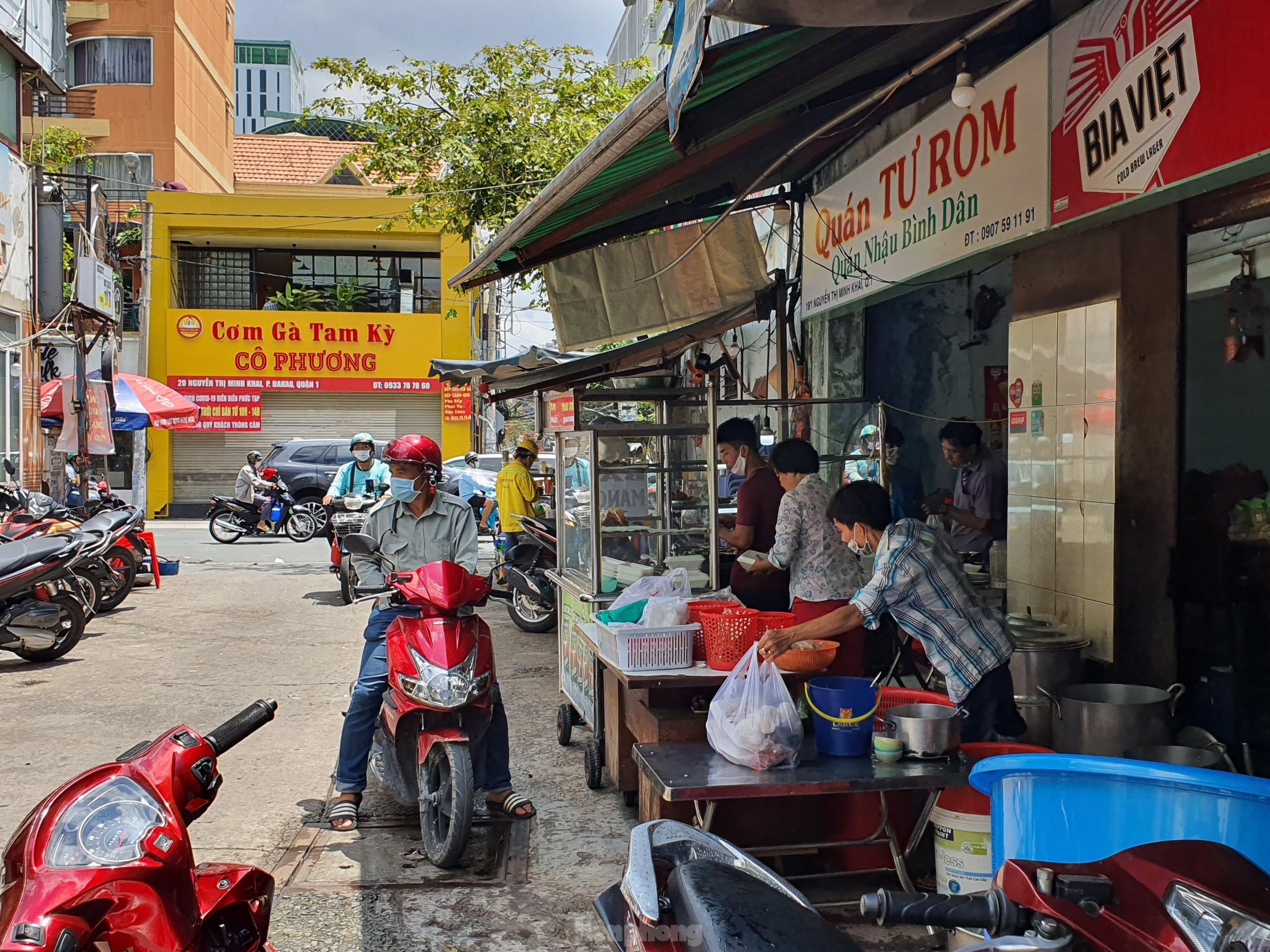 TP.HCM tạm dừng dịch vụ ăn uống mang về trong 15 ngày