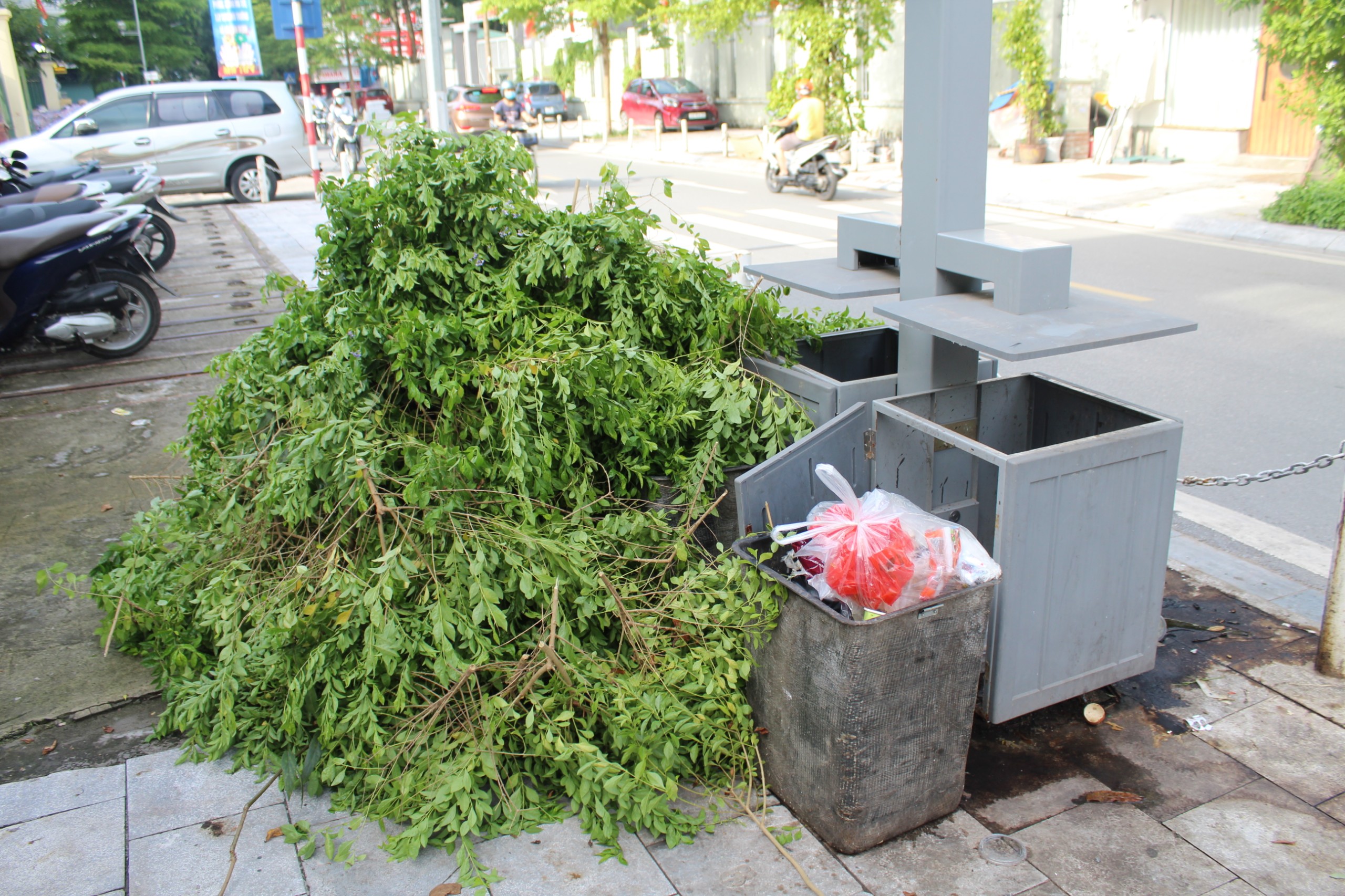 12000 thùng rác công nghệ tại Hà Nội nâng cấp mỹ quan hay sự lãng phí