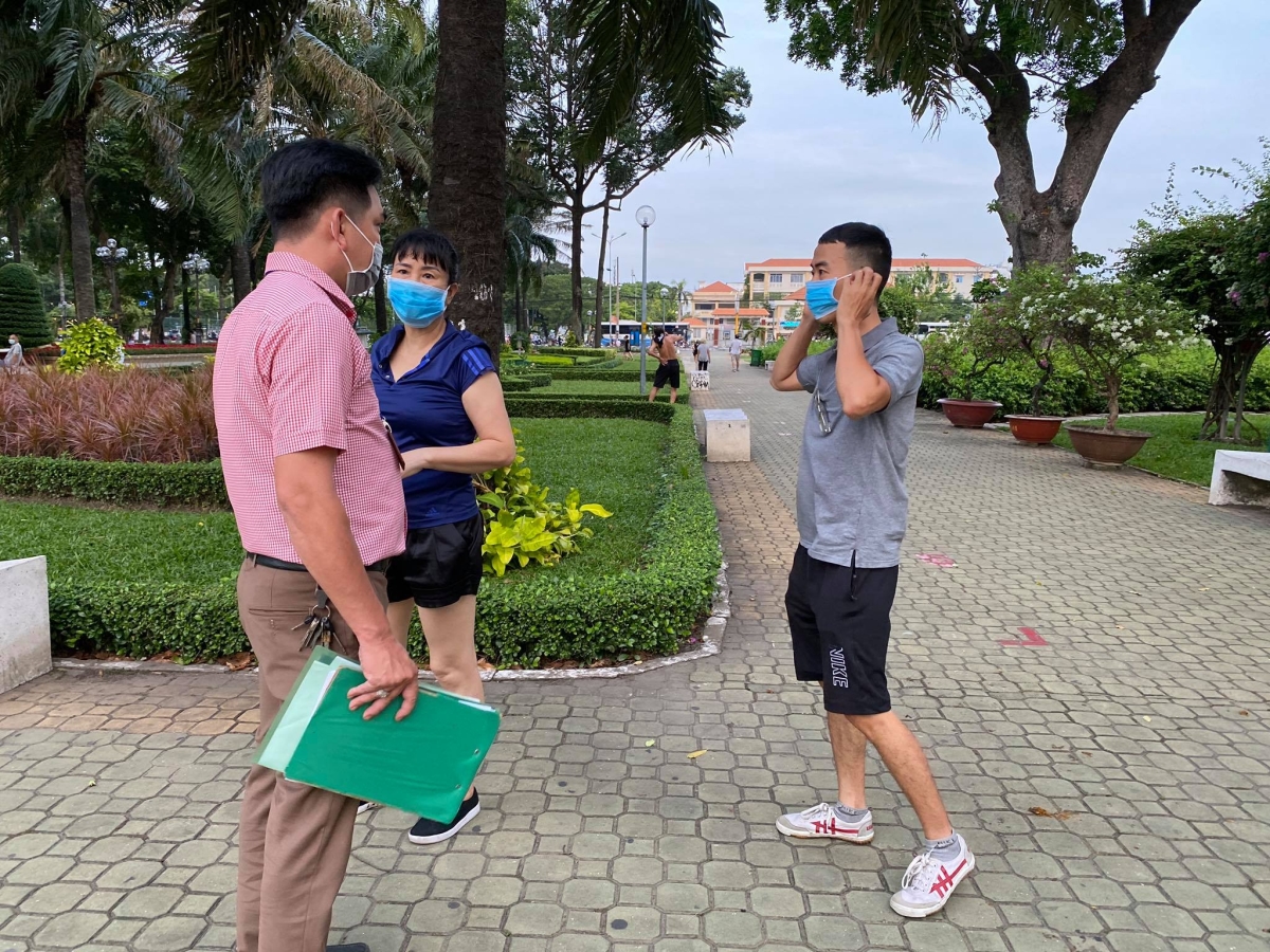 TP HCM Tập thể dục trong công viên, 3 người bị phạt 6 triệu đồng