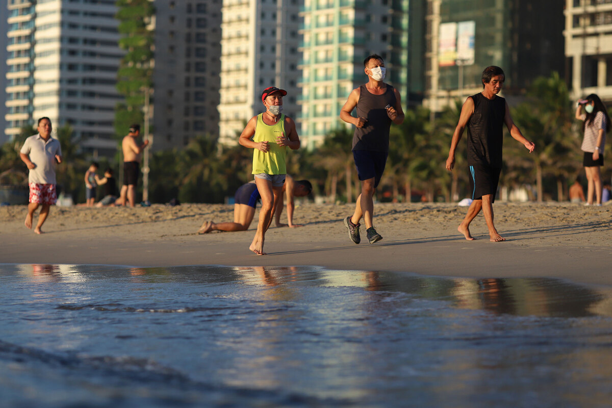 Người dân Đà Nẵng được phép tắm biển trở lại từ 4h30 ngày 107