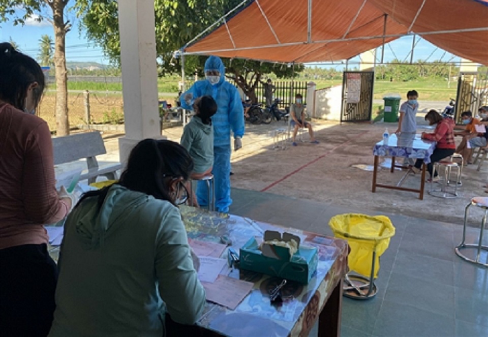 Tụ tập đông người, 4 người ở Bình Định bị phạt hơn 50 triệu đồng