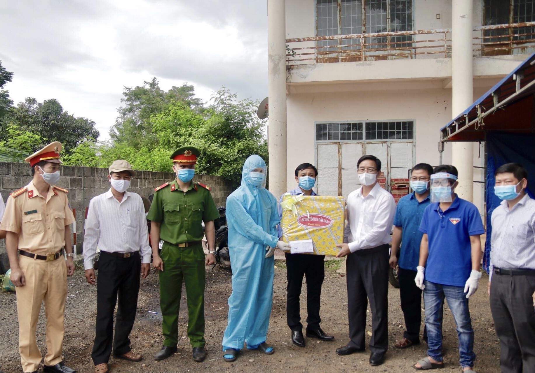 Đắk Lắk Bí thư Tỉnh ủy thăm Chốt kiểm soát dịch Covid-19 trên Quốc lộ 14