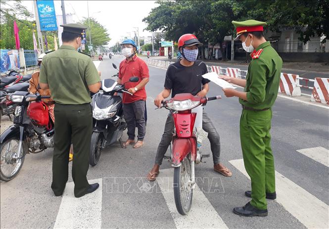 Ninh Thuận Người dân đi chợ bằng phiếu để phòng, chống dịch COVID-19
