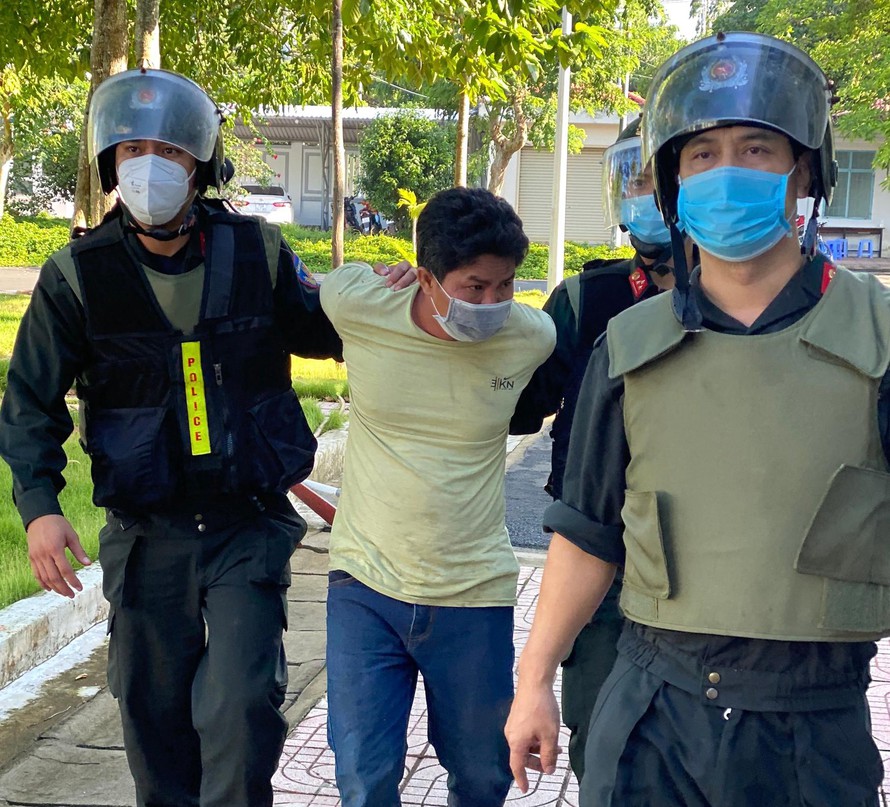 Giám đốc công an thông tin về kẻ thông chốt kiểm dịch, chém công an gần lìa cánh tay