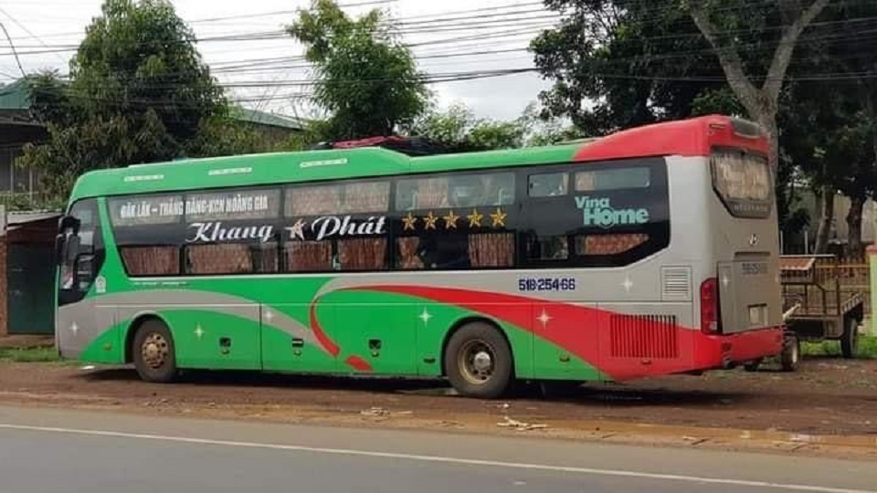 Đắk Lắk Ô tô khách chở quá số người quy định bất chấp lệnh cấm giữa mùa dịch