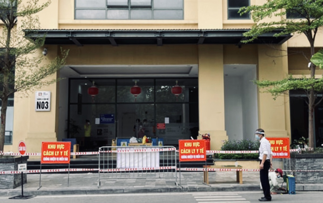 Hà Nội phong tỏa 1 chung cư và nhiều cửa hàng tại phố Lĩnh Nam