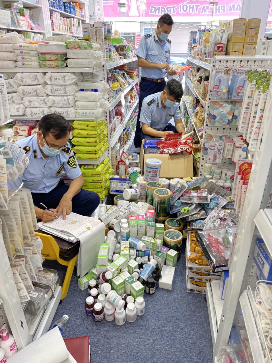 Lào Cai Xử phạt trên 100 triệu đồng cơ sở kinh doanh hàng nhập lậu từ phản ánh của báo chí